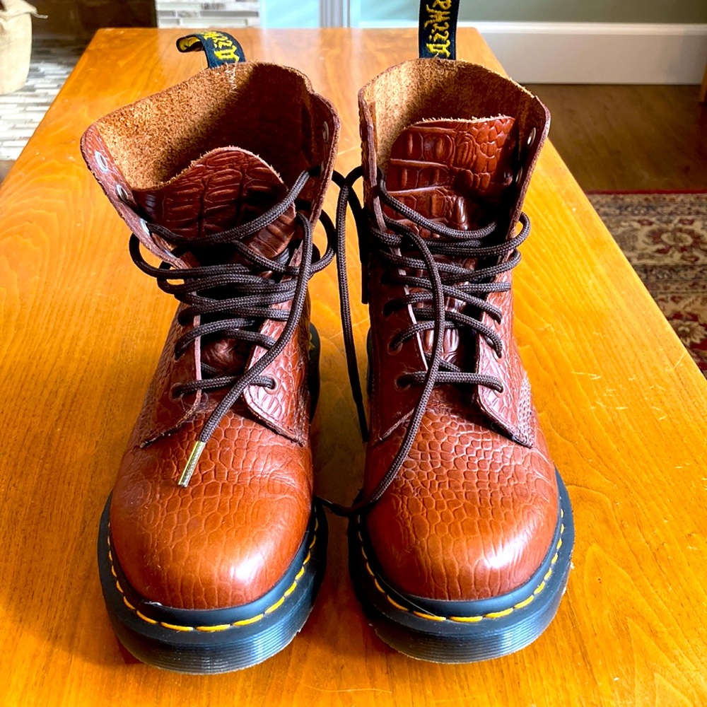 Dr Martens pascal croc embossed leather boot brown size 7